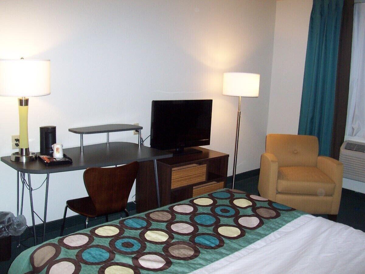 Super 8 By Wyndham Ionia Mi Hotel Buitenkant foto