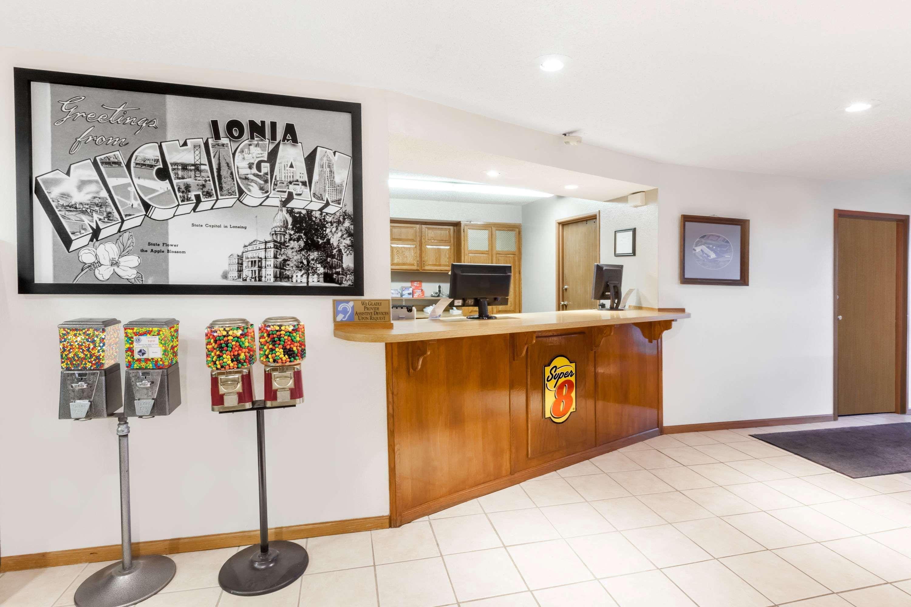 Super 8 By Wyndham Ionia Mi Hotel Buitenkant foto