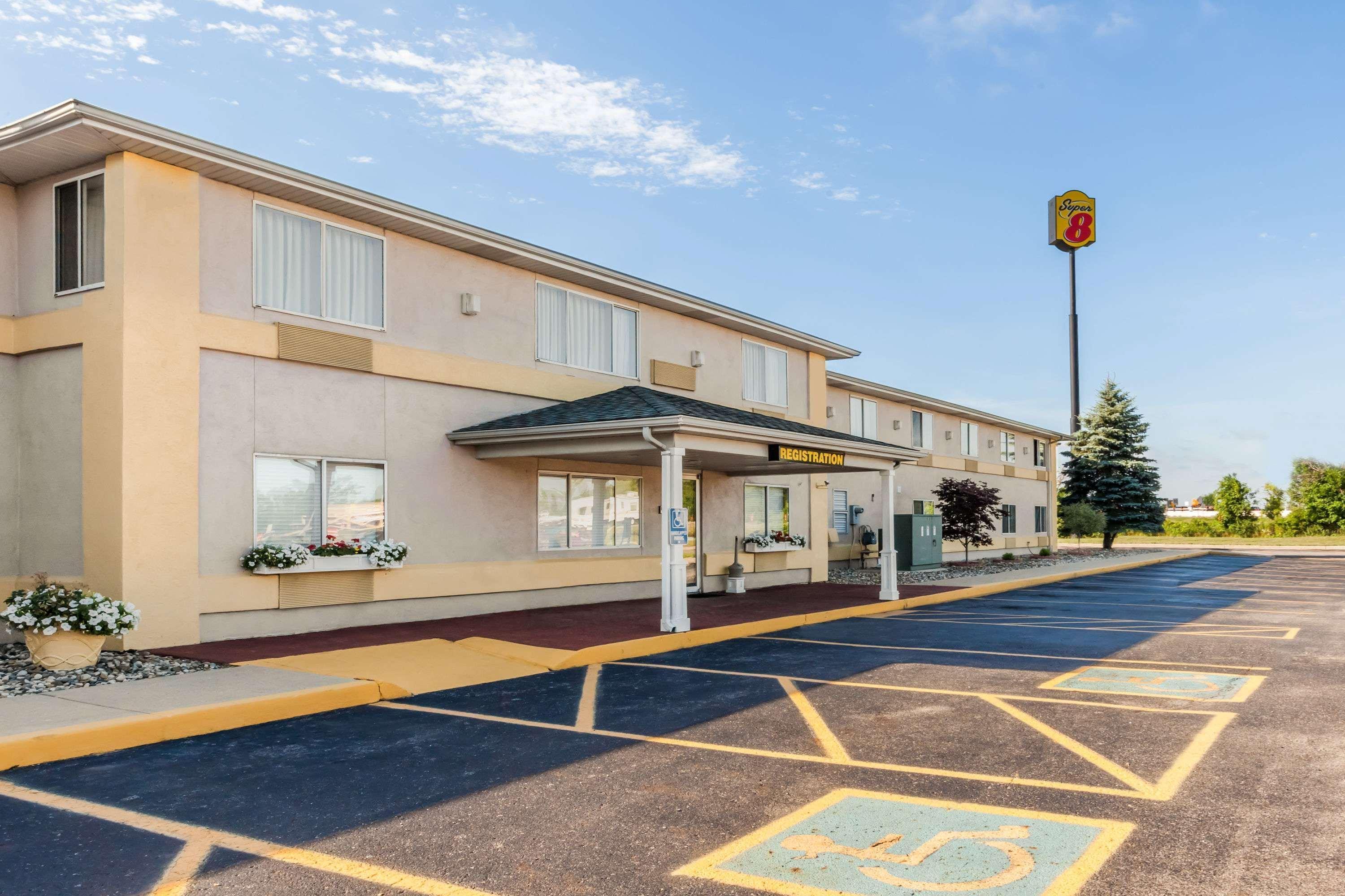 Super 8 By Wyndham Ionia Mi Hotel Buitenkant foto